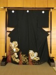 格式を重んじる黒留袖 刺繍 正倉院文様