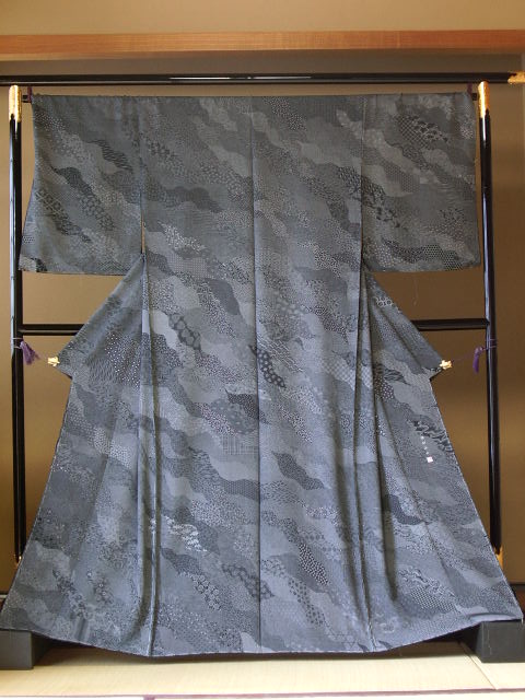 江戸小紋訪問着 絵羽千柄流水 黒