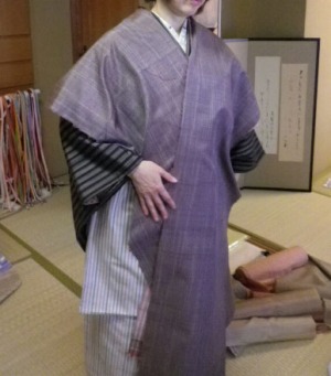 草木染め手織り紬 濃ピンク 縞柄 … きもの人 高級和装着物専門